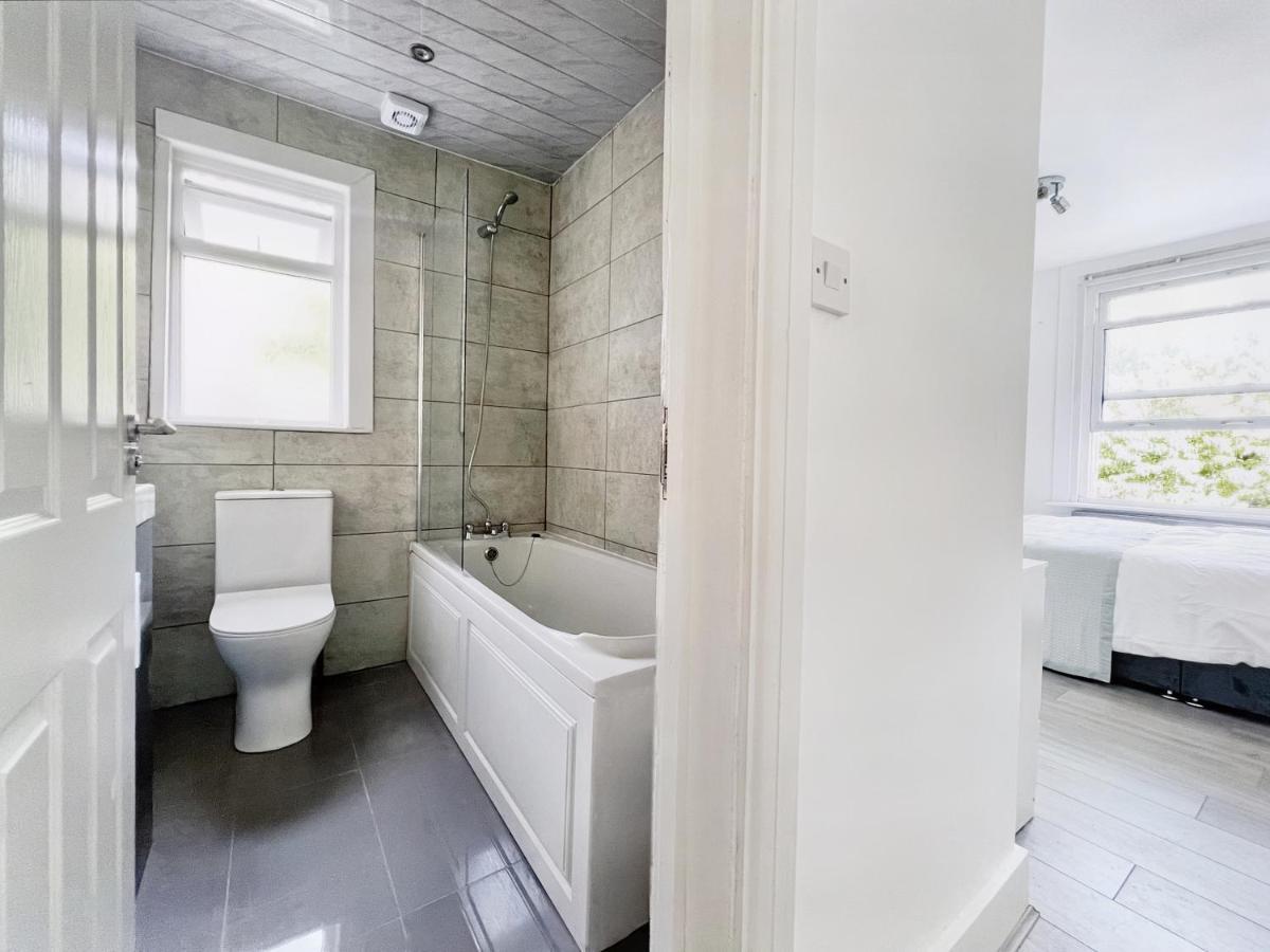 Modern Room In Centrally Located Apartment - Room 4 Londra Exterior foto