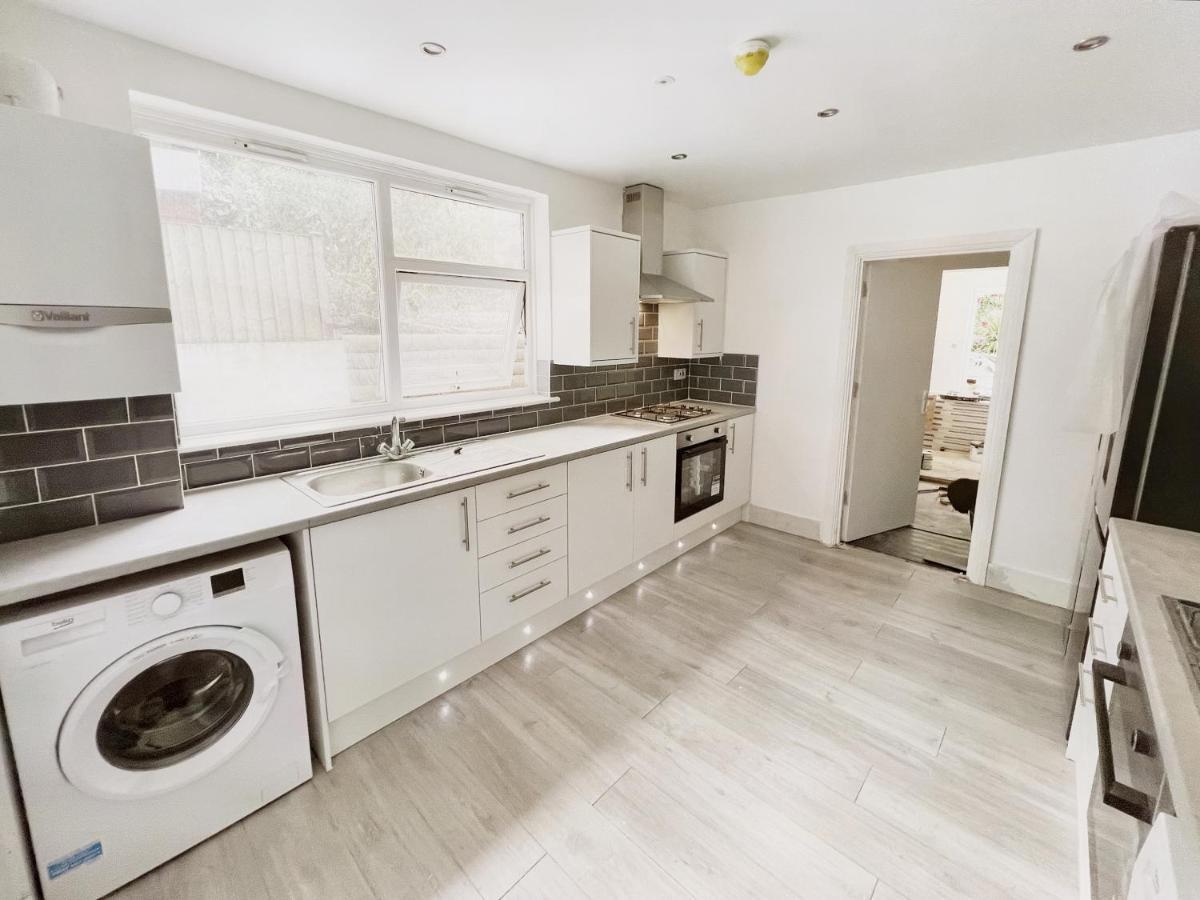 Modern Room In Centrally Located Apartment - Room 4 Londra Exterior foto